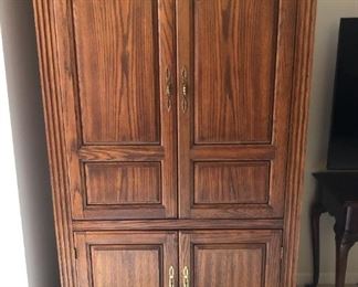 Entertainment Center https://ctbids.com/estate-sale/18696/item/1889326