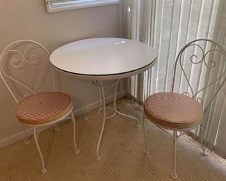 Meadowcroft Bistro Table And Chairs https://ctbids.com/estate-sale/18696/item/1889943