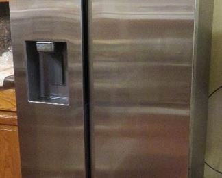 Samsung stainless refrigerator - manufactured in 2021 - current product in stores