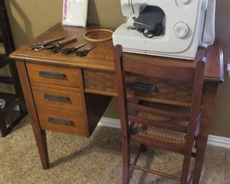Singer sewing machine, sewing machine cabinet