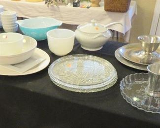 Pyrex "Balloons" large Cinderella shape bowl