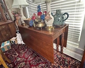 American Country Drop-leaf table