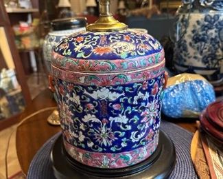Nice Chinese porcelain lamp