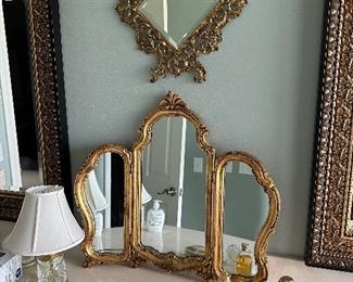 Fine dressing table mirror