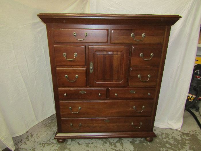 ends tonite 8 pm online furniture auction... starts on 11/4/2022