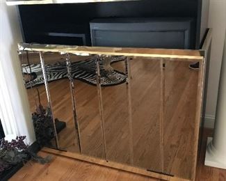 Retractable tv stand