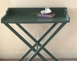 Folding serving tray