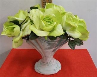 Fan Vase Swirl Green with flowers
