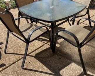 patio tabel and chairs 