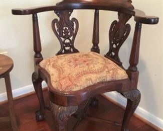 Corner chair with Petite point 