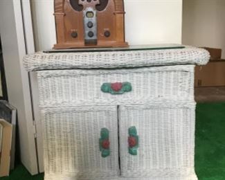 Wicker Chest , reproduction Radio