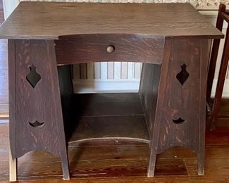 Nice Arts & Crafts period desk in the style of Stickley or Limberts 