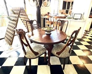 Beautiful Dining Table with 4 Chairs - Purchased @ The Market Hill - Woodbridge Suffolk 