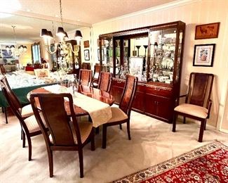 Thomasville Dining Room Table with 8 Chairs 