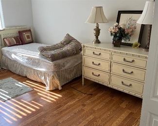 Twin bedroom set