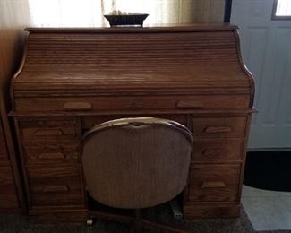 Roll top desk