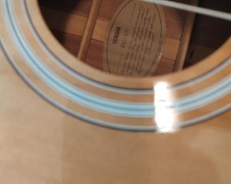 Yamaha FG-331