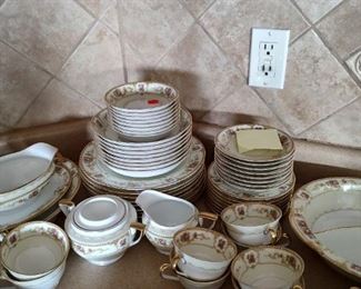 Noritake "Allure" dishes with serving pieces