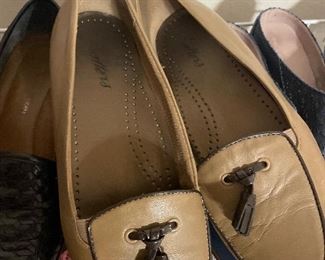 TROTTERS- IN MINT condition- if you need quality shoes at great prices and wear a 6.5-7 this is the sale for you