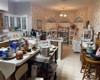 PACKED KITCHEN FOLKS -