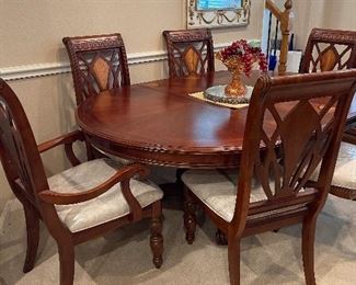 Dining table & 6 chairs