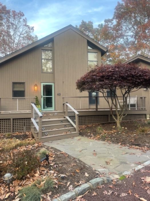 Estate sales by Yasemin in East Hampton, NY starts on 11/11/2022