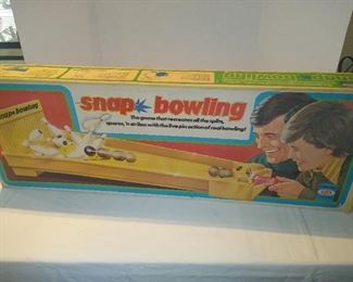 Snap bowling game in box