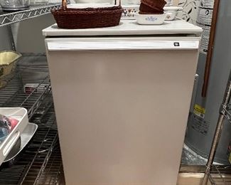 Working mini refrigerator 