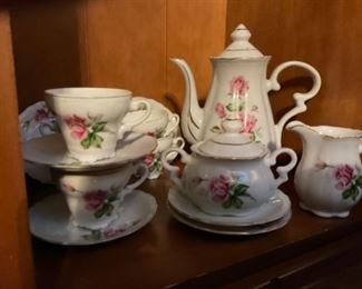 Tea set rose motif