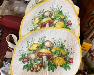 Retro mushroom placemats