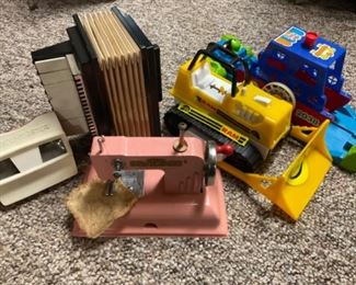 Metal sewing machine, according and view master 