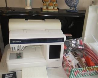 Husqvarna Viking designer 1 w/ acc. Fabric mover/stich regulator