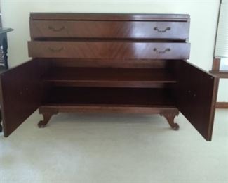 RWay - Dining room buffet - open