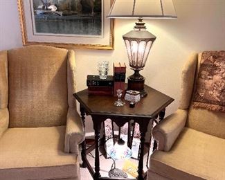 Premier Furniture Co. Octagon side table  - Vtg. table lamp