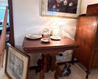 Antique rectangle side table
Crystal table
Various China plates