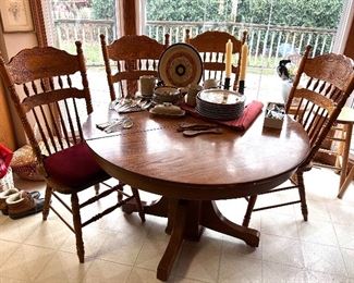 Oak kitchen table with 4 chairs