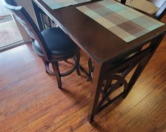 Nice tale buffet style table with 4 chairs 