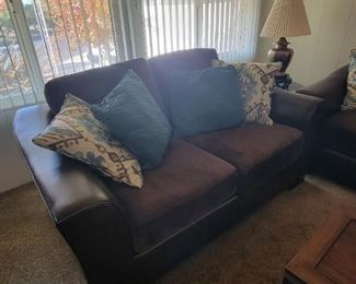 Very nice couch and loveseat like new
