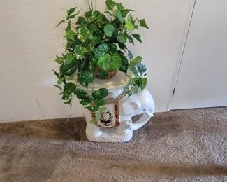 Large elephant pot holder