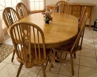 Kitchen table and 6 chairs