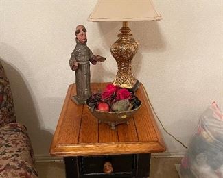 End Table, Lamp, Decor