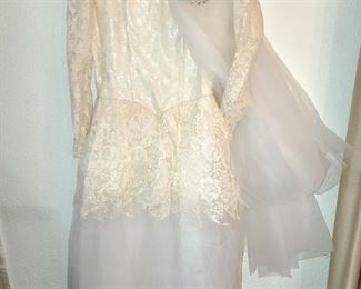 Vintage Wedding gown with veil