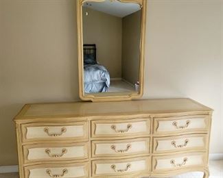 Matching Henredon dresser with mirror 