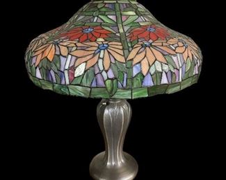 TIFFANY STYLE STAINED GLASS LAMP