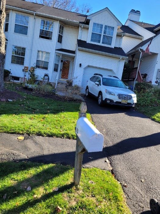 LORI PALMER ESTATE SALESCONTENTS OF LOVELY... starts on 12/2/2022