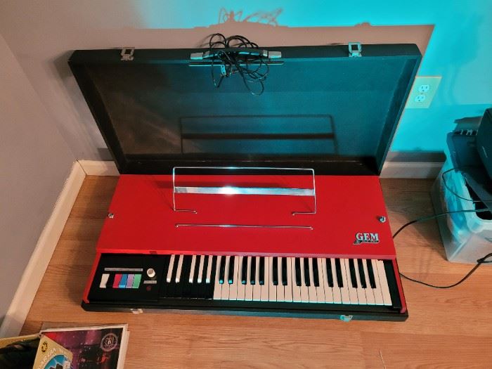 LORI PALMER ESTATE SALESCONTENTS OF LOVELY... starts on 12/2/2022