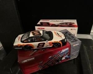 ACTION COLLECTABLES 8 Dale Earnhardt Jr