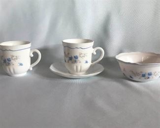 ARCOPAL Romantique Teacup and Saucer Set