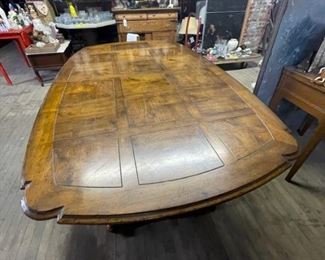 Henrendon double pedestal table with 6 matching chairs. Chairs not pictured.
