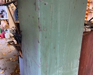 This is something you won't see often. It is a fur safe. When you close it and turn the handle it hermetically seals the interior and locks to protect your furs from the environment and thieves!!